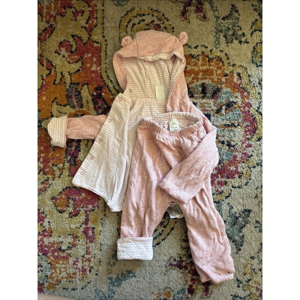 Baby gap reversible tracksuit 6-12 Months